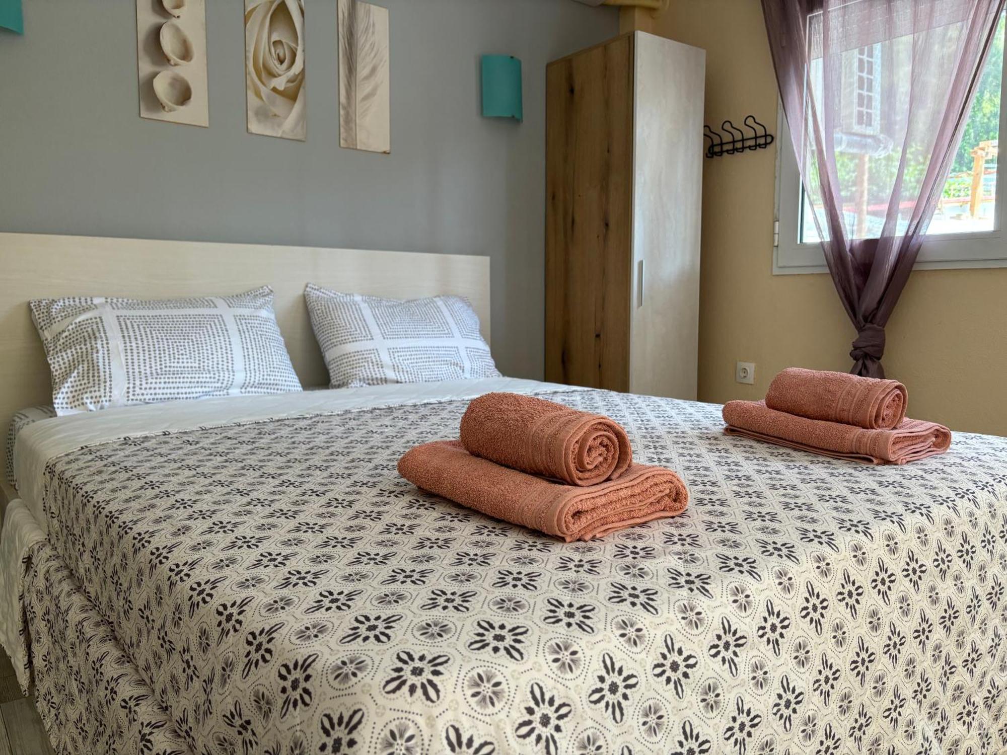 Johanna'S Home Near The Sea - Olivia Studios Agia Triada  Bagian luar foto